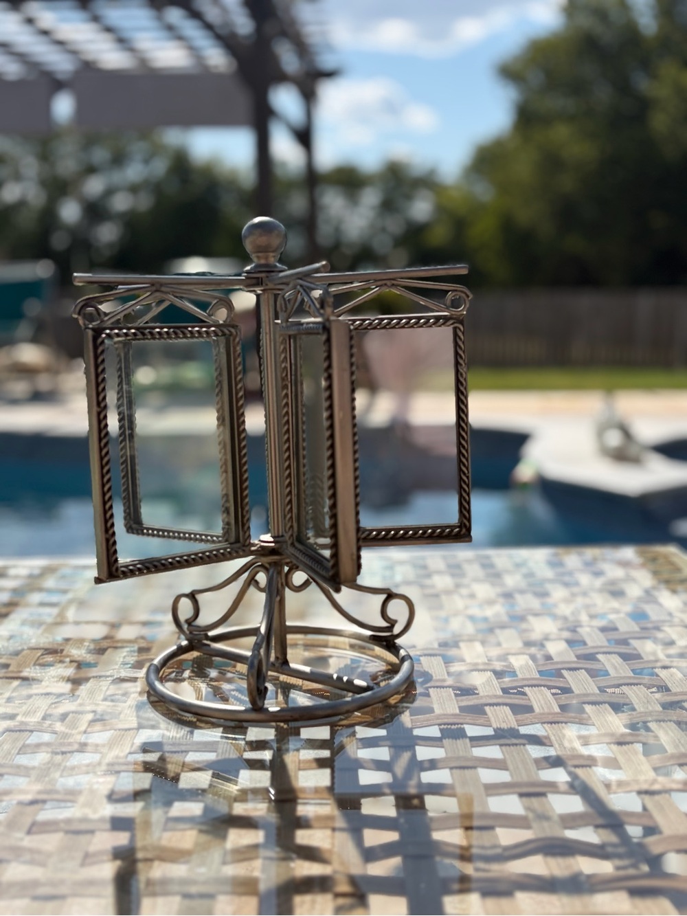Rotating Silver Metal Photo Frame Carousel - Silver - Picture 3 of 8